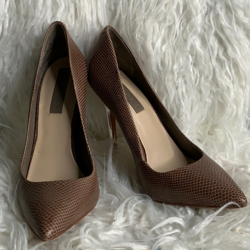 BCBGMaxAzria Brown Textured Women's Pumps